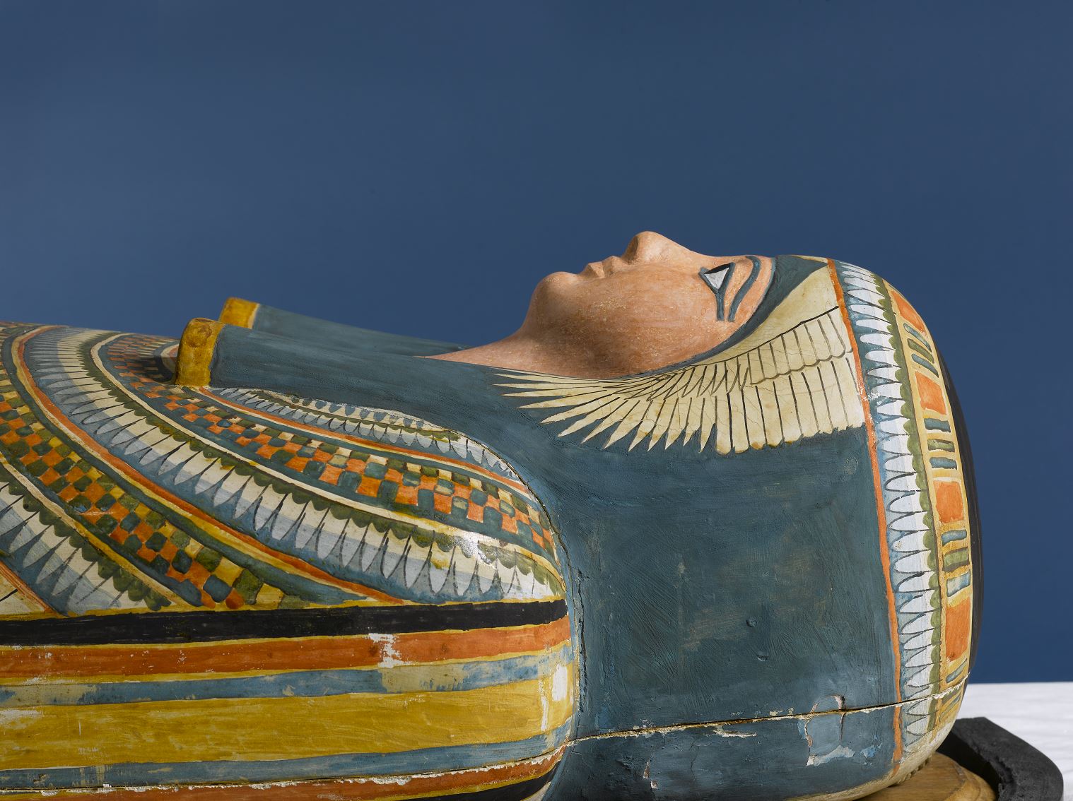 Egyptian mummy Shep-en-mut side-view